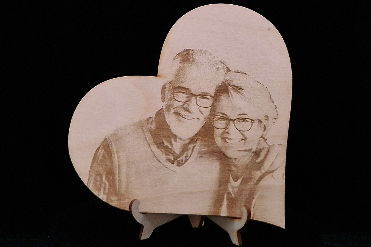 personalisierte Holzgravur "Familie Herz-Ständer"