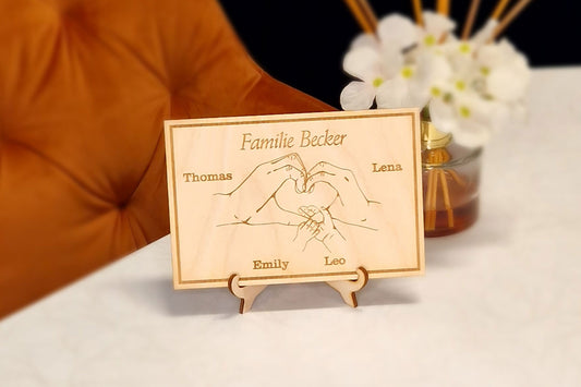 personalisierte Holzgravur "Familie Herzhände"