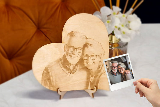 personalisierte Holzgravur "Familie Herz-Ständer"